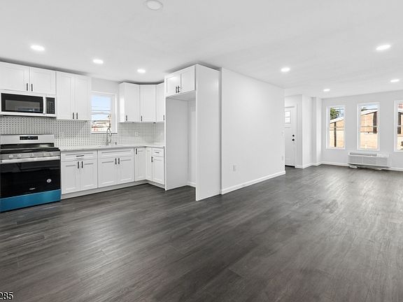 3rd image of 346 11Th Ave