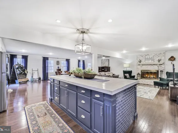 1200 Viking Dr N, Arnold, MD 21012