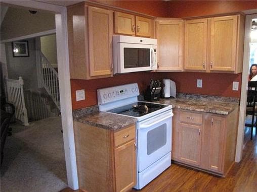3rd image of 8606 Linda Ln