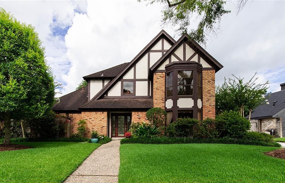 Welcome home! This beautiful home features 2 full baths, 2 half baths, and a formal dining room.