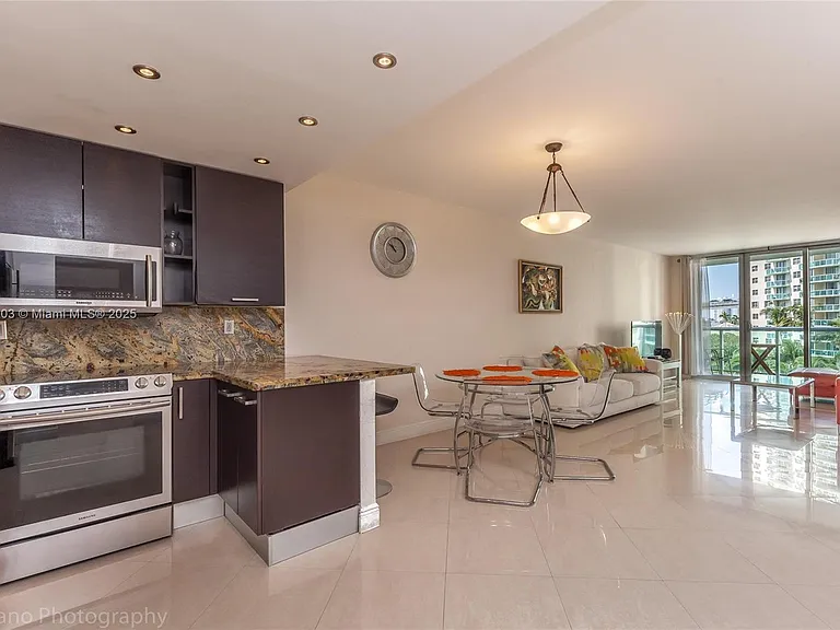 19380 Collins Ave #427 — Photo 4