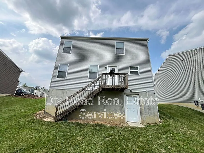 3 bed, 2.5 bath, 1646 sqft, $1,925 — Photo 3