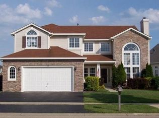 140 Ellis Rd, Lake In The Hills, IL 60156