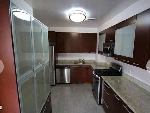 3rd image of 3002 30th St APT 202