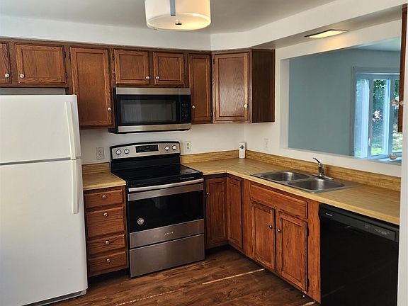 4th image of 3 Harbor Hill Ct