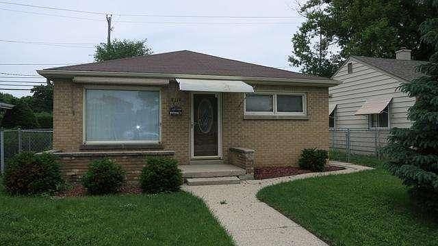 2nd image of 8214 W Burleigh St