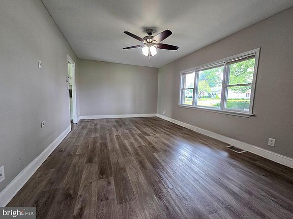 3rd image of 224 Guilford Rd