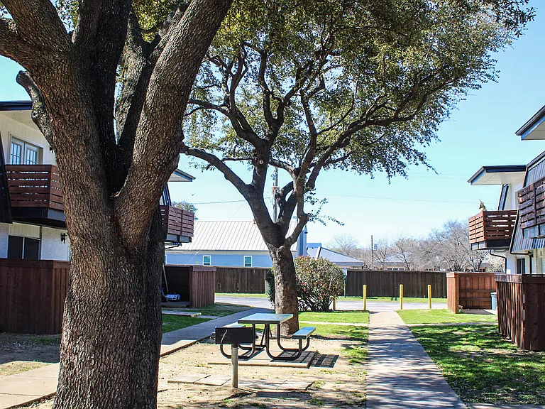Atrium Gardens - Pioneer — Photo 3
