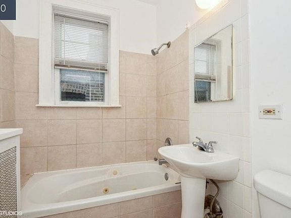 4th image of 2061 W Jarvis Ave APT 1