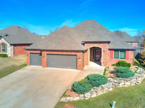 402 Cog Hill Ct, Claremore, OK 74019