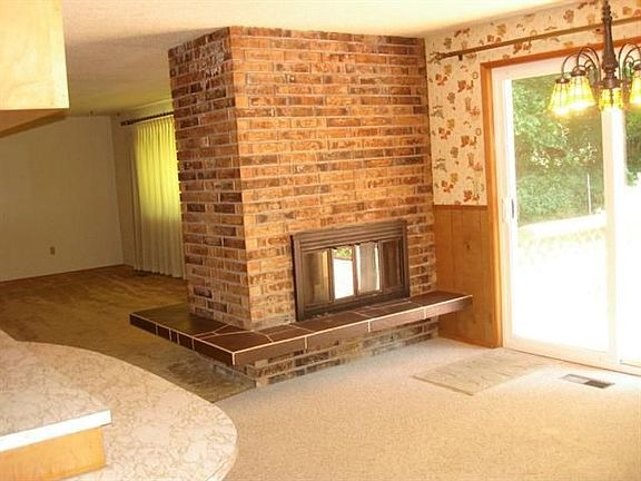 4th image of 2720 Acacia Ct SE