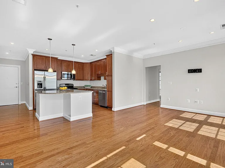 1023 N Royal St #205 — Photo 9