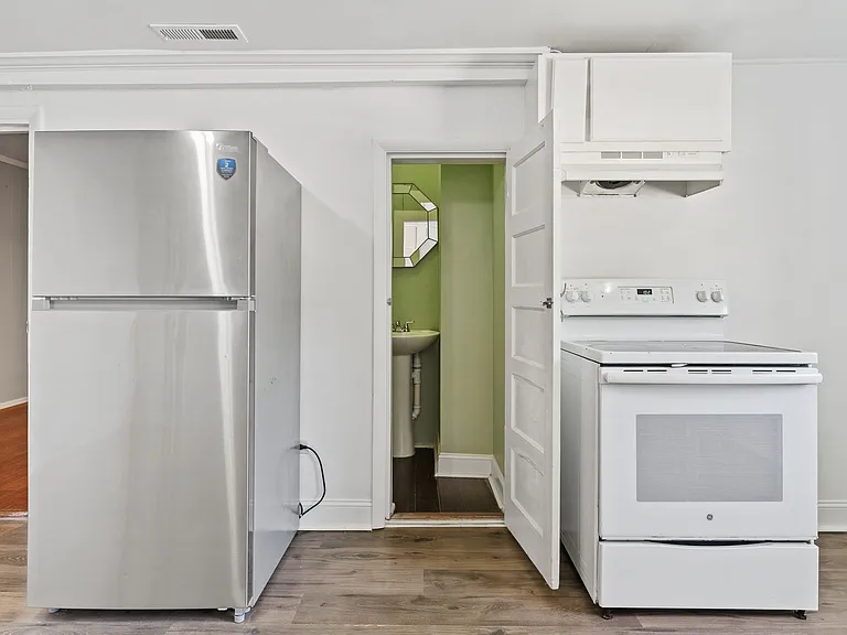 706 N White St — Photo 15