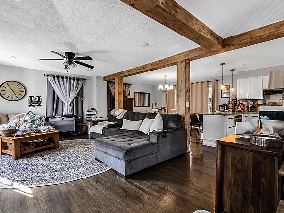 4th image of 4023 Brookcrest Cir