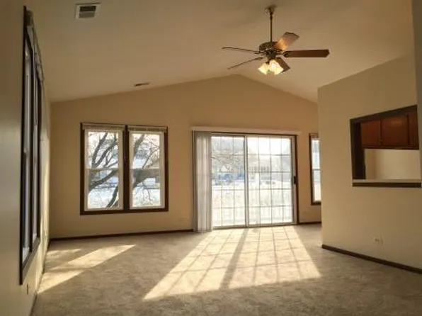 1761 Vermont Dr, Elk Grove Village, IL 60007