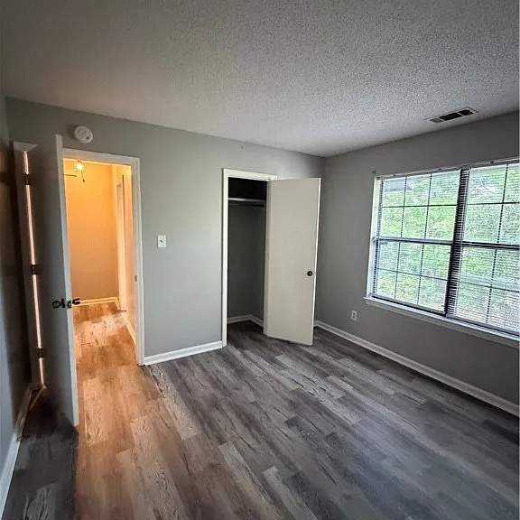 98 Hidden Lake Ct — Photo 14