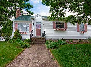33 Lake Shore Dr, Warwick, RI 02889