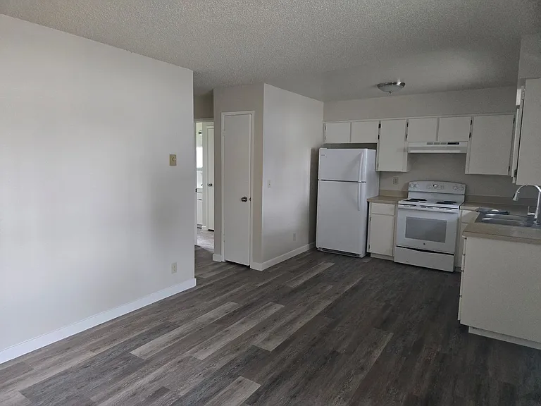 Crenshaw Apartments — Photo 4