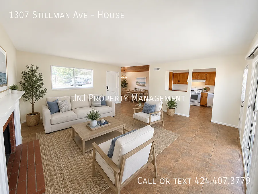 Charming 3 Bedroom Home with Huge Backyard Near the University of Redlands — Photo 3