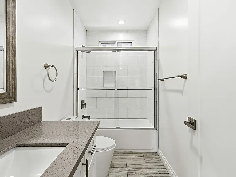 1822 S Harvard Blvd — Photo 19