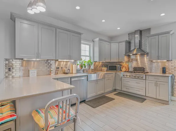 13-15 Bayview Ct, Bayonne, NJ 07002