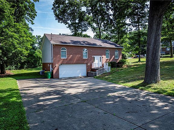 3rd image of 4135 Hopewell Ave
