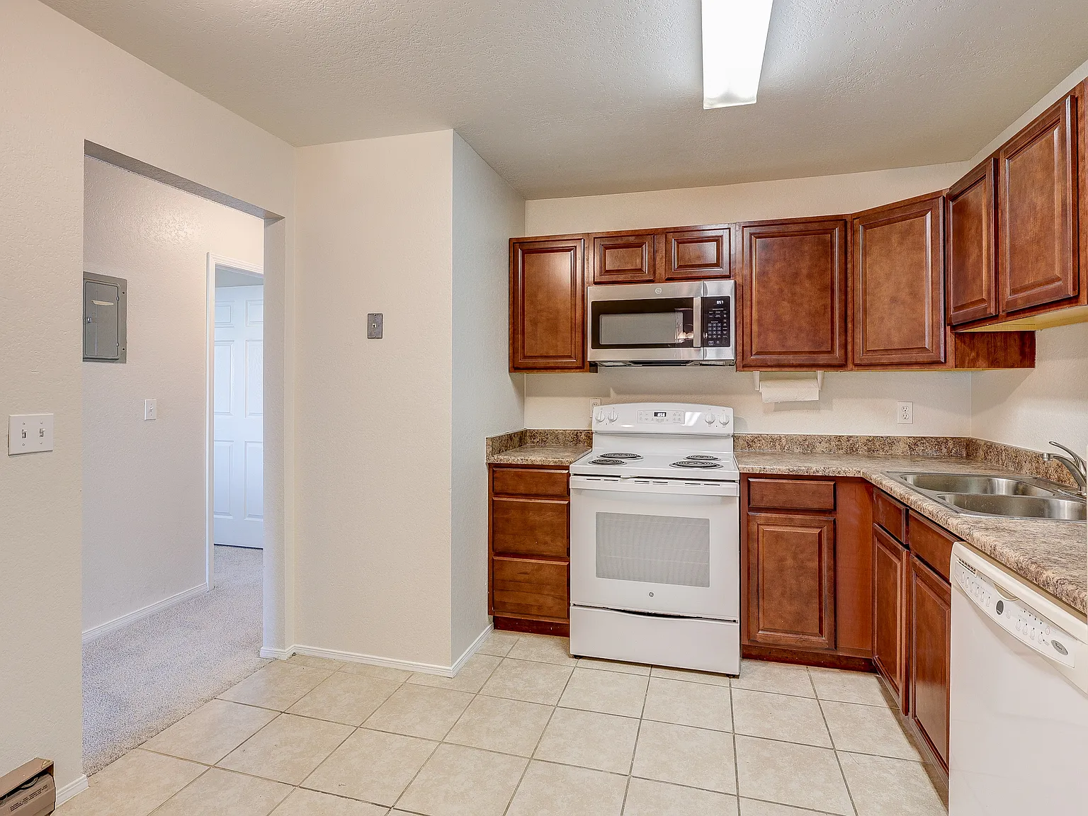 2 bed, 1.5 bath, 1234 sqft, $1,795 — Photo 4