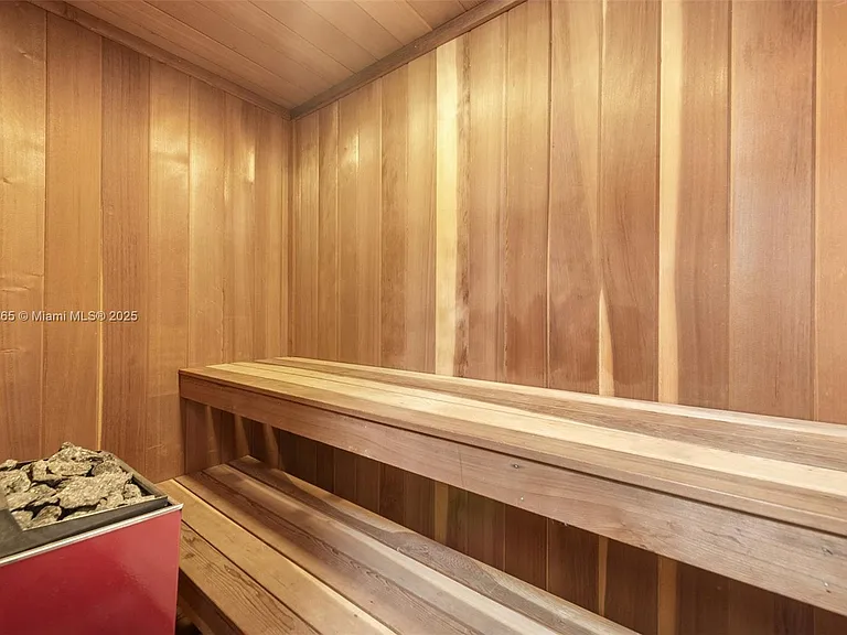 207 Holiday Dr — Photo 39