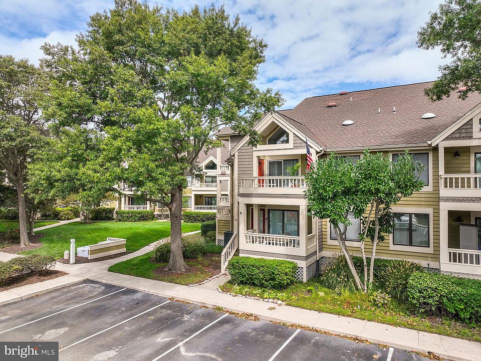 1st image of 204 N Heron Dr #6