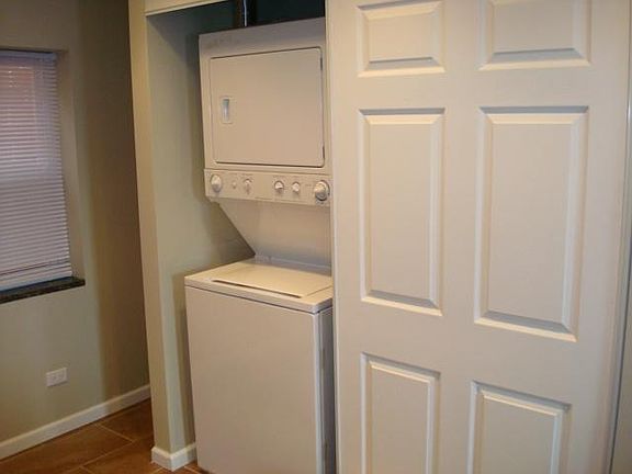 4th image of 832 S Claremont Ave #2T