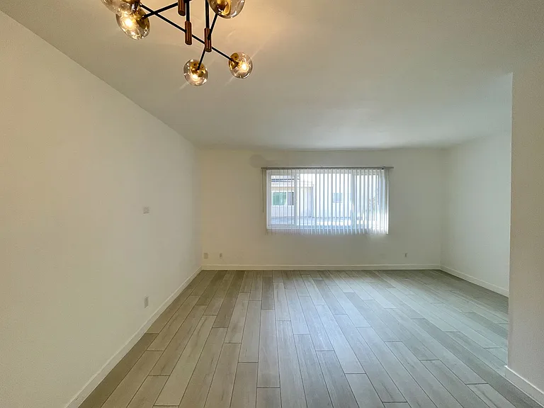13925 Sherman Way — Photo 6
