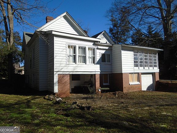 2nd image of 149 Holmes St