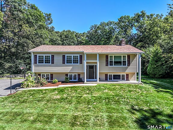 2nd image of 31 Deer Run Road