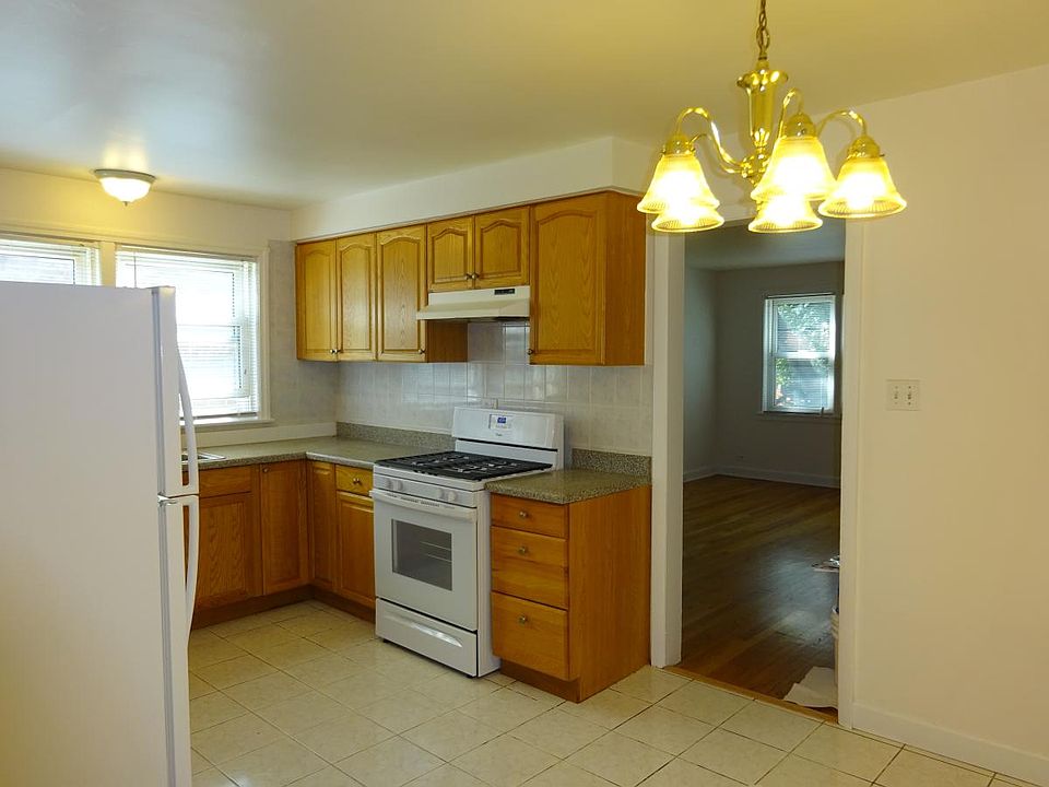 Eat-In Kitchen