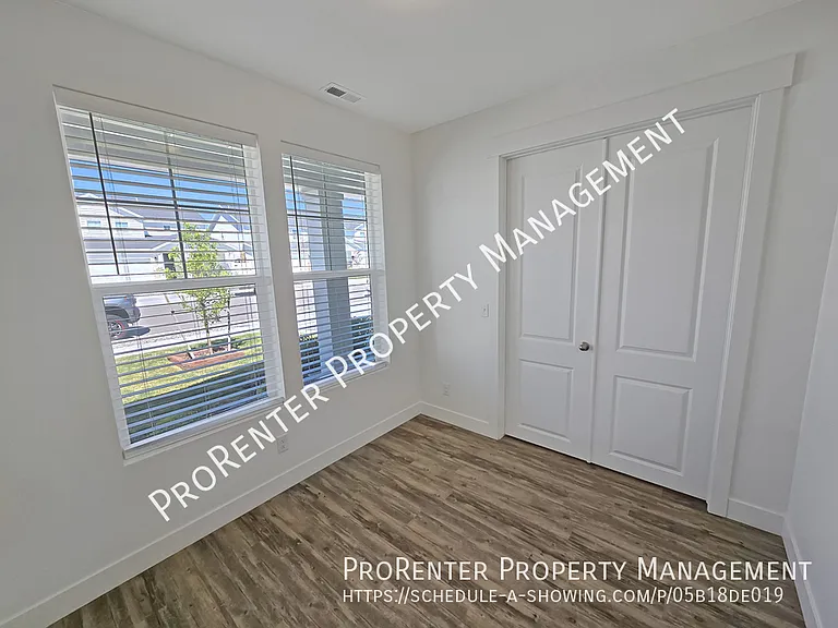 3111 S Edgewater Cv — Photo 11