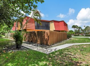 22952 Oxford Pl APT B, Boca Raton, FL 33433