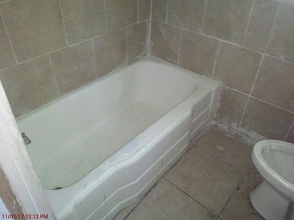 3rd image of 1424 W 15th St
