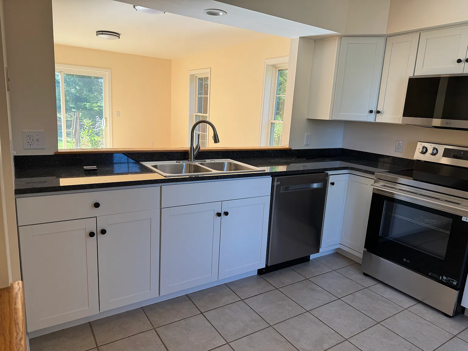 2 bed, 1232 sqft, $2,000 — Photo 2