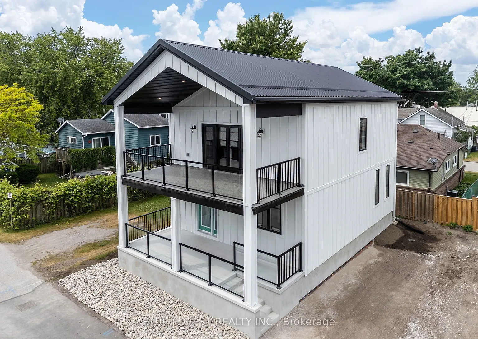 154 Maud St photo 1