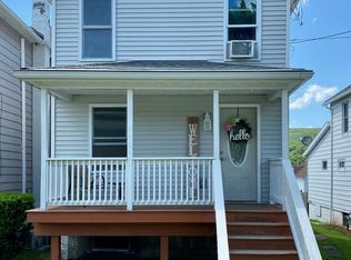 417 Delaware St, Mayfield, PA 18433