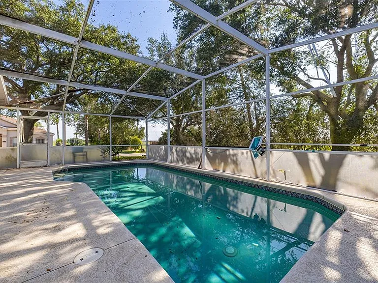551 Castlemain Cir — Photo 41