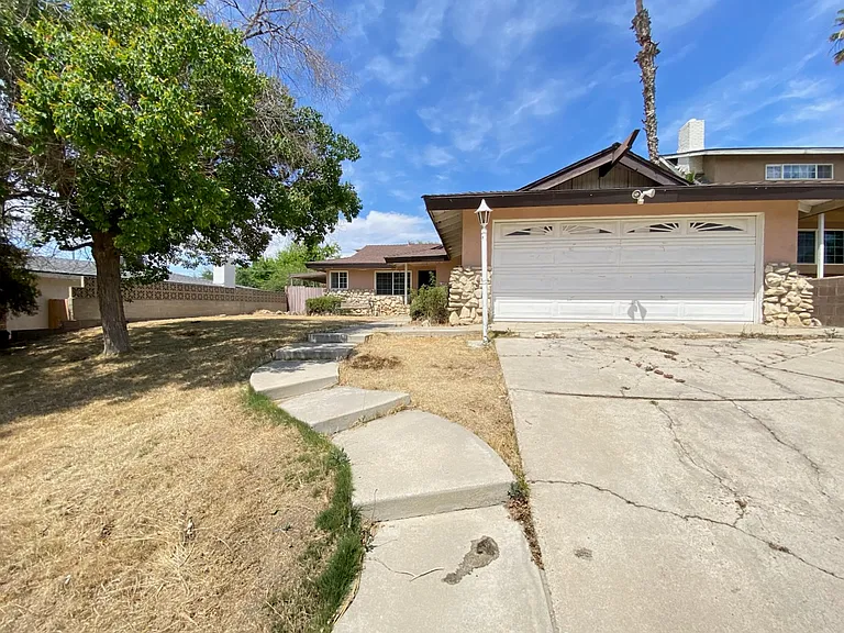 3004 La Casa Pl — Photo 2