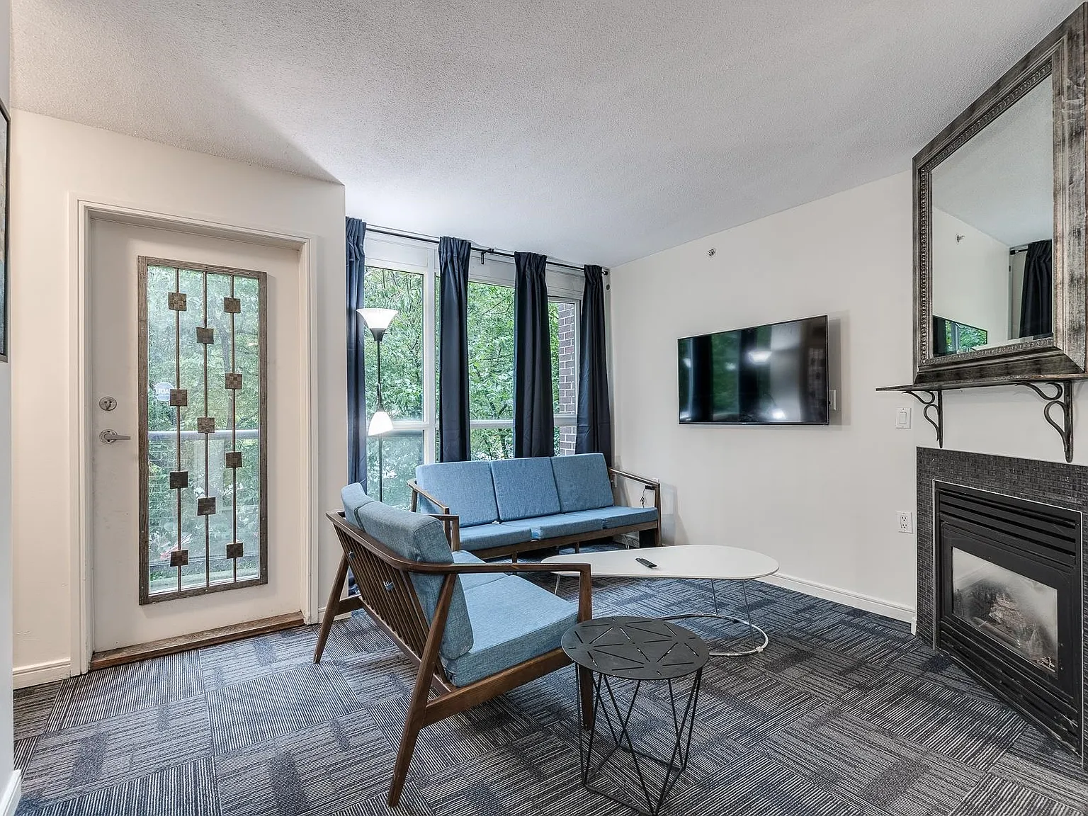2 bed, 900 sqft, $4,490 — Photo 2