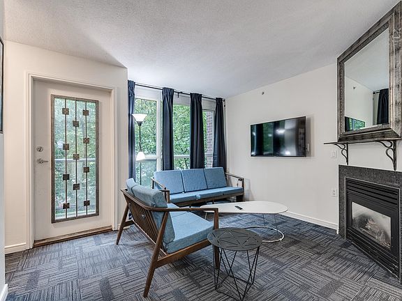 2nd image of 887 Helmcken St #Townhouse