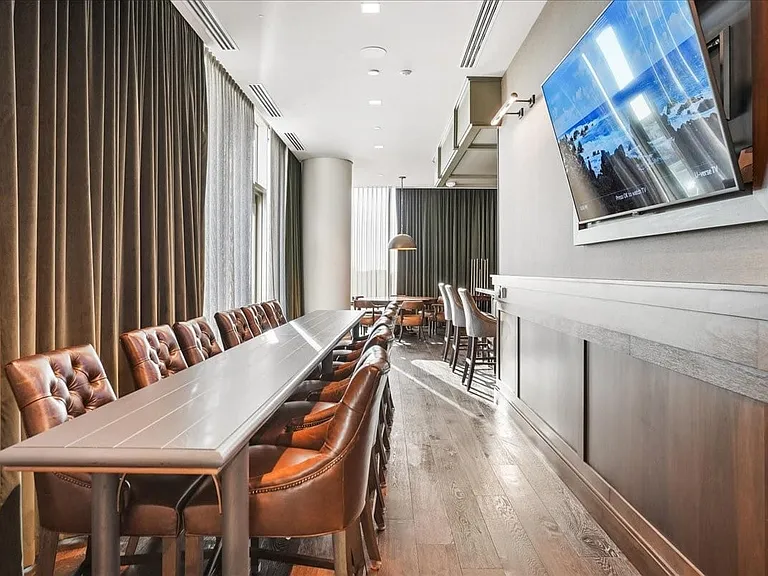Owner's Lounge with bar, pool table, poker/card table and more!