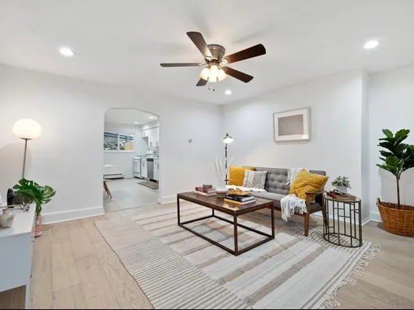 3832 Acorn St, Pittsburgh, PA 15207