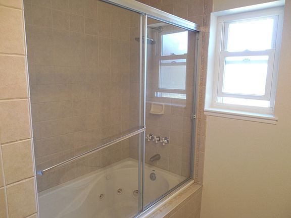 Jacuzzi tub