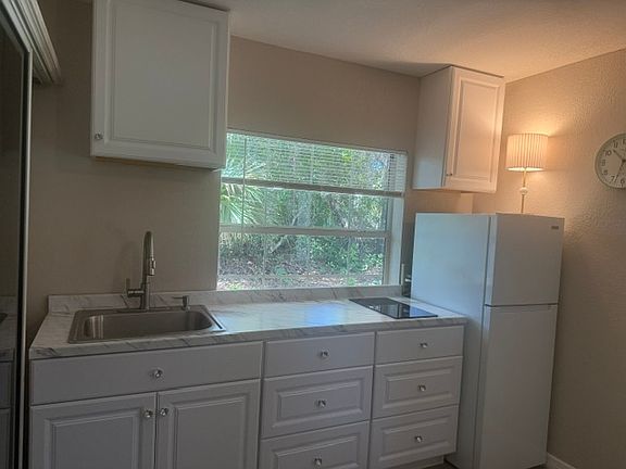 4th image of 1291 Beacon Dr