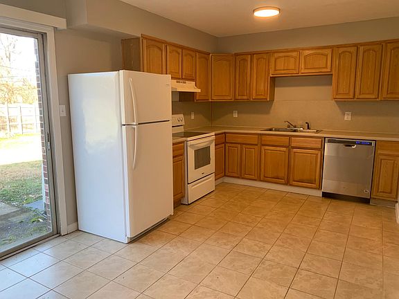 3rd image of 102 Louella Dr #141