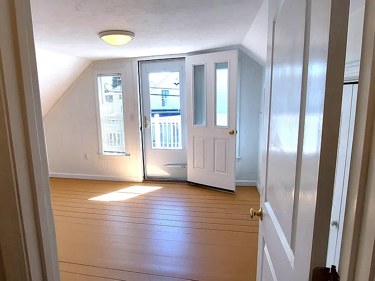 10 Ocean Ave #A — Photo 7